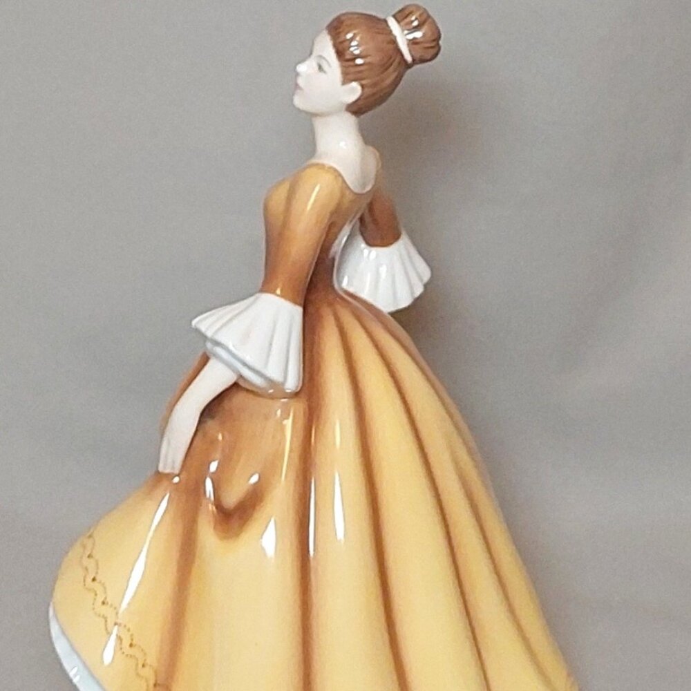 Royal Doulton "Stephanie" Vintage Home/Office Collectible Decor Statue Figurine - Picture 9 of 16